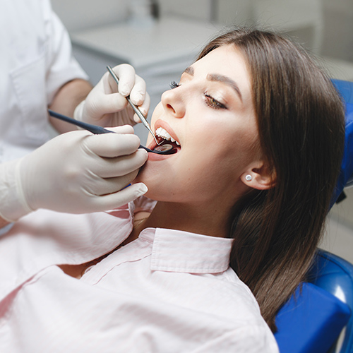 A gentle cleaning to eliminate plaque and tartar